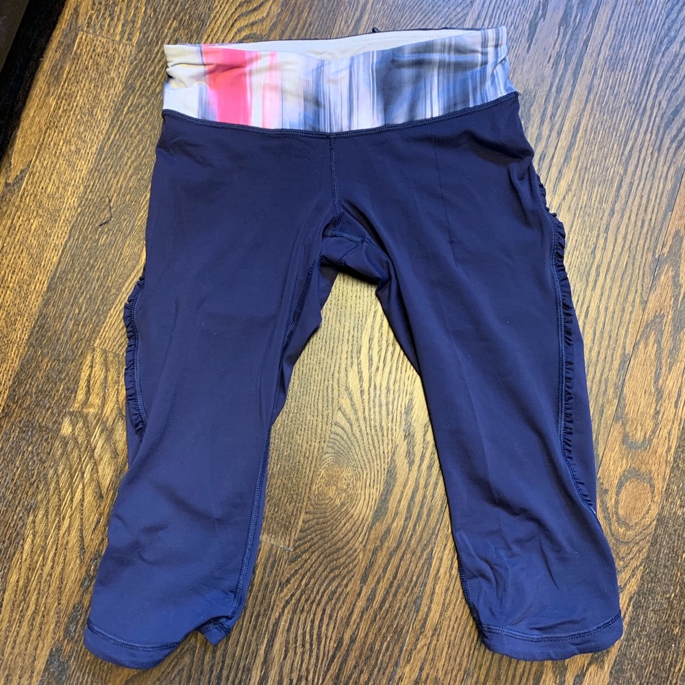 Lululemon Navy Blue Cropped Leggings. Size 2